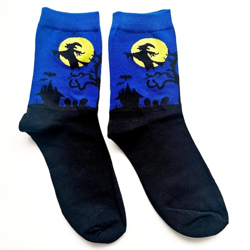 Blue Witch Flying by the Moon Socken - Bild 1 von 4