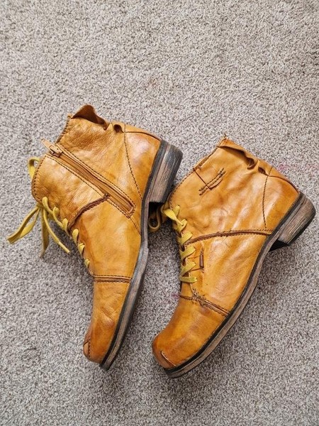 Women Rovers Boots Yellow Leather 39