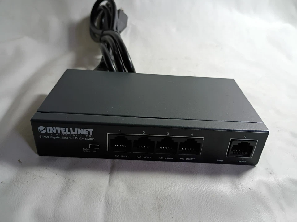 Intellinet 561792 V2 IPS‑05G‑40W 5‑Port Gigabit Ethernet PoE+ Switch – Pre‑Owned - Image 4 of 4