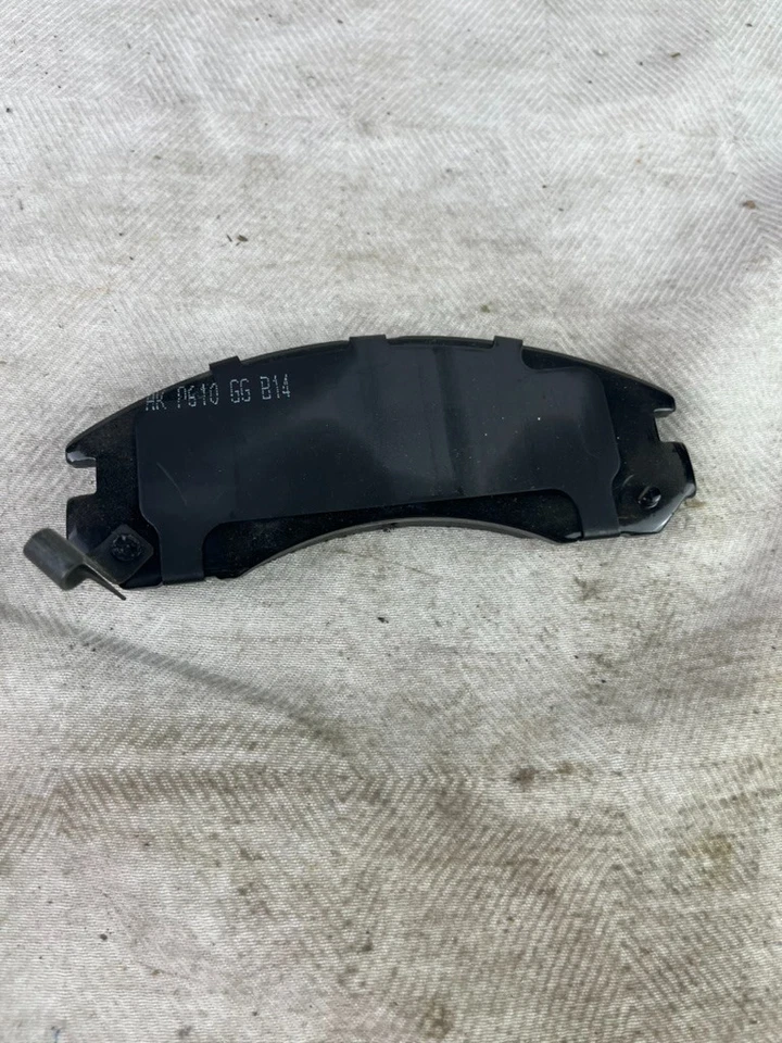 Juego de pastillas de freno de disco delanteras AWD Akebono ASP530 se adapta; Mitsubishi Outlander 2005-2006 Foto 2 de 4