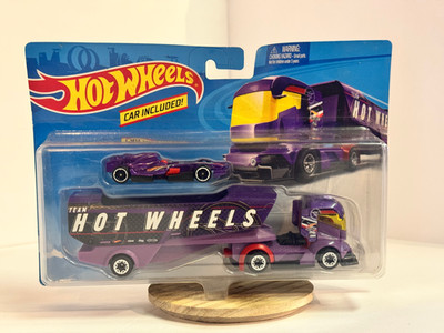 2019 Hot Wheels Super  Big Rig Heart With Car Included  1/64 Scale