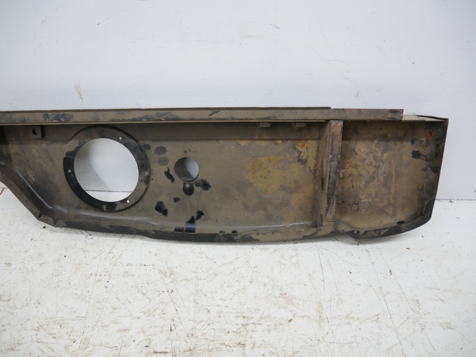 NOS Jeep Gladiator Passenger Side Bed Tail Light Repair Panel J2000