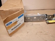 E7ZZ-5486-A & B Ford Mustang Front Stabilizer mounting brackets R&L