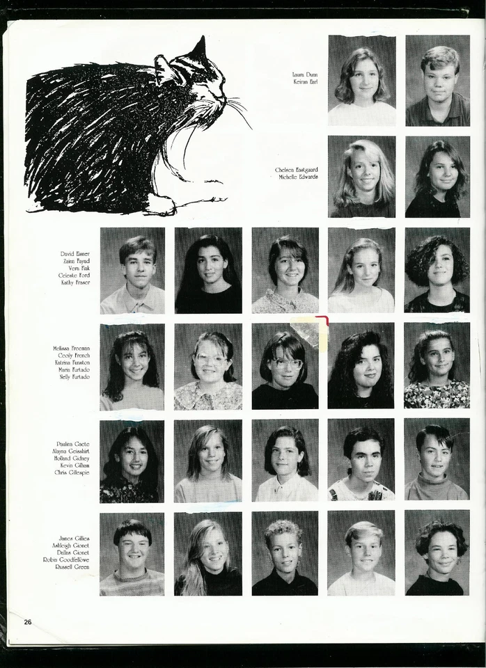 Anuario escolar NELLY FURTADO Foto 2 de 4