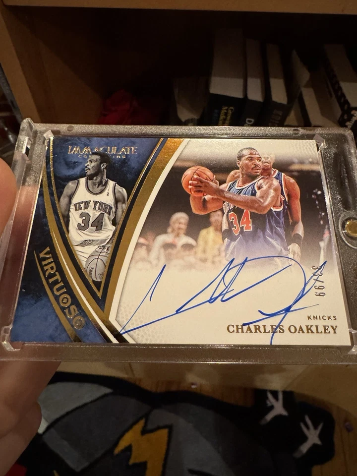 Tarjeta automática Panini Immaculate Charles Oakley Virtuoso 2024-25/99 Knicks Foto 3 de 4