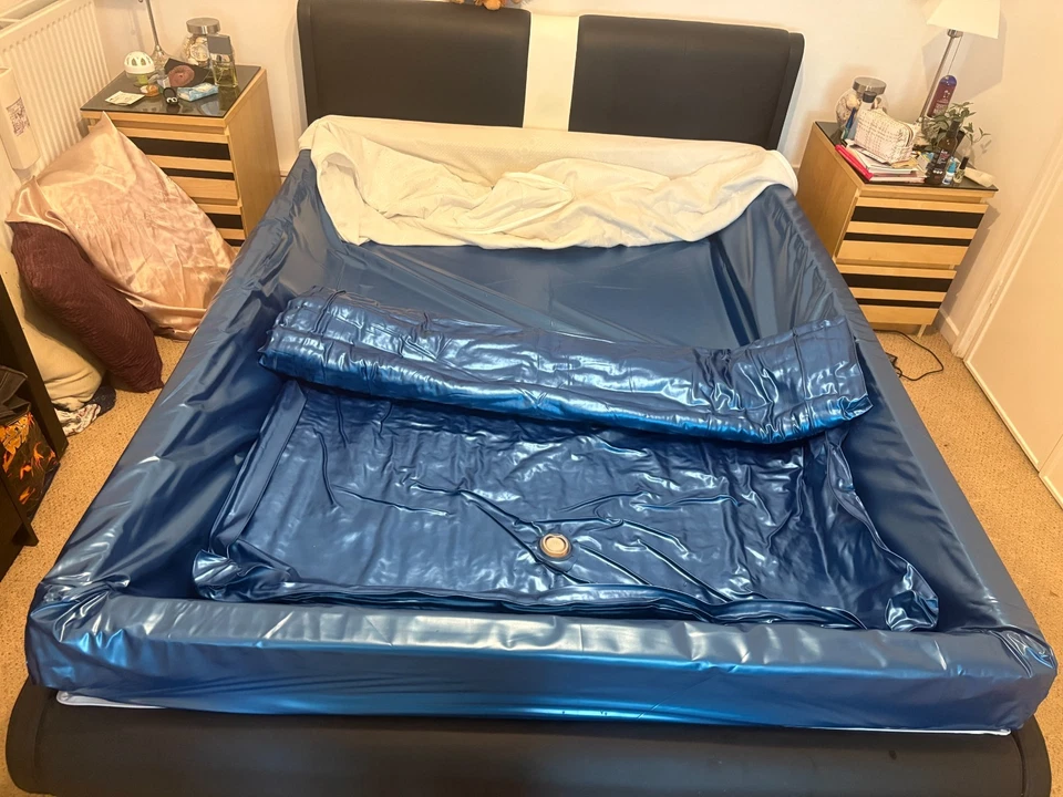 KING SOFTSIDE WATERBED - Image 2 of 4