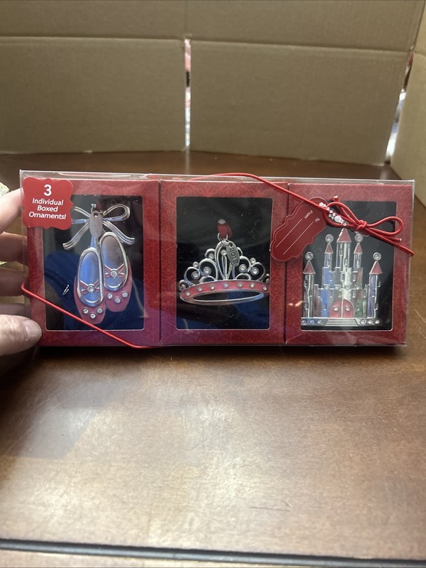 2012 BEAUTIFUL CROWN ST. NICHOLAS SQUARE LOGO ORNAMENT GREAT FOR ANY COLLECTION!