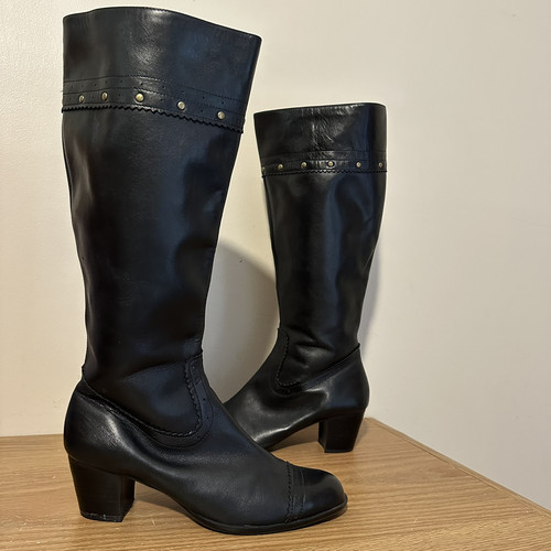 Diana Ferrari Super soft Black Leather Knee High Boots Size 7 Zip Heels