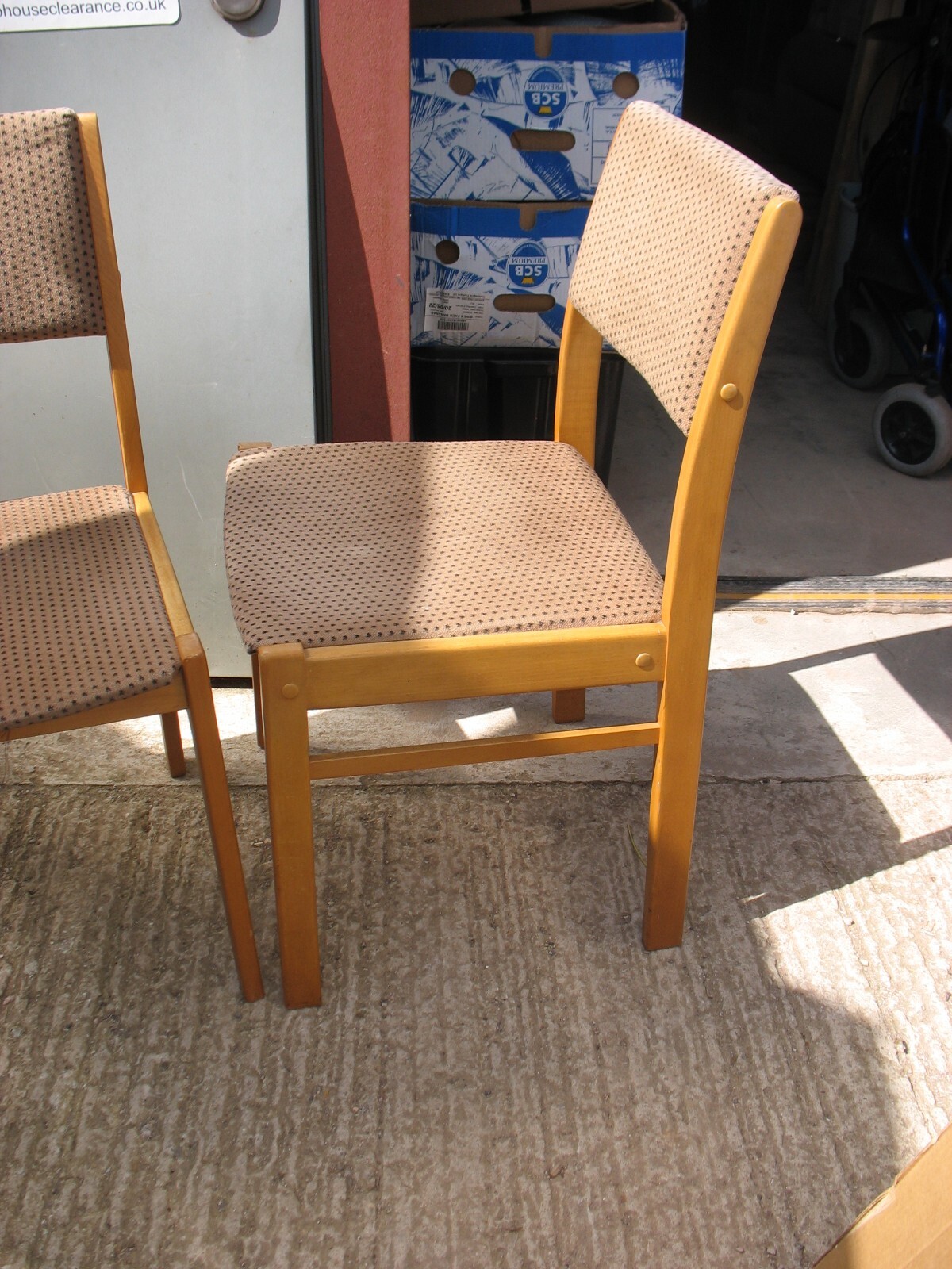 NICE SET OF 4 CREAM CLOTH MODERN DINING ROOM / KITCHEN CHAIRS + CAN