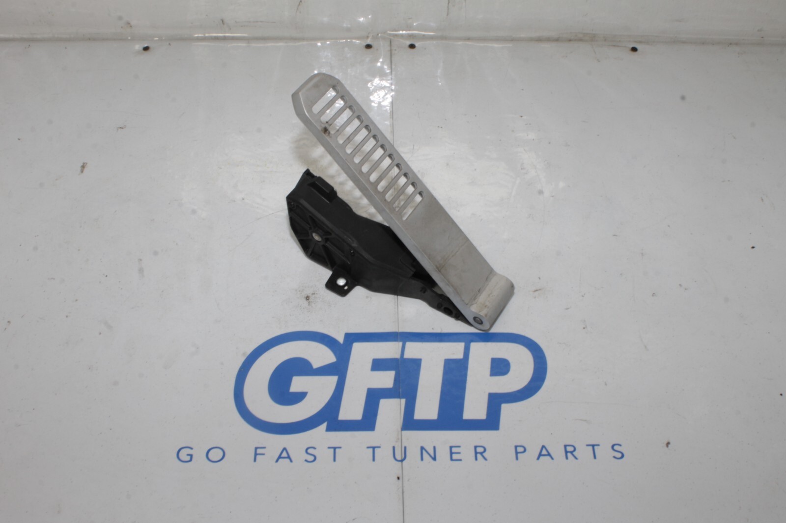 12-14 MCLAREN MP4-12C 12C 570 650 OEM GAS PEDAL ACCELERATOR 11C0388CP ASSEMBLY