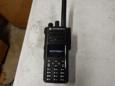 Motorola XPR 7550e UHF Two-Way Radio AAH56DN9RA1AN + Battery, Antenna