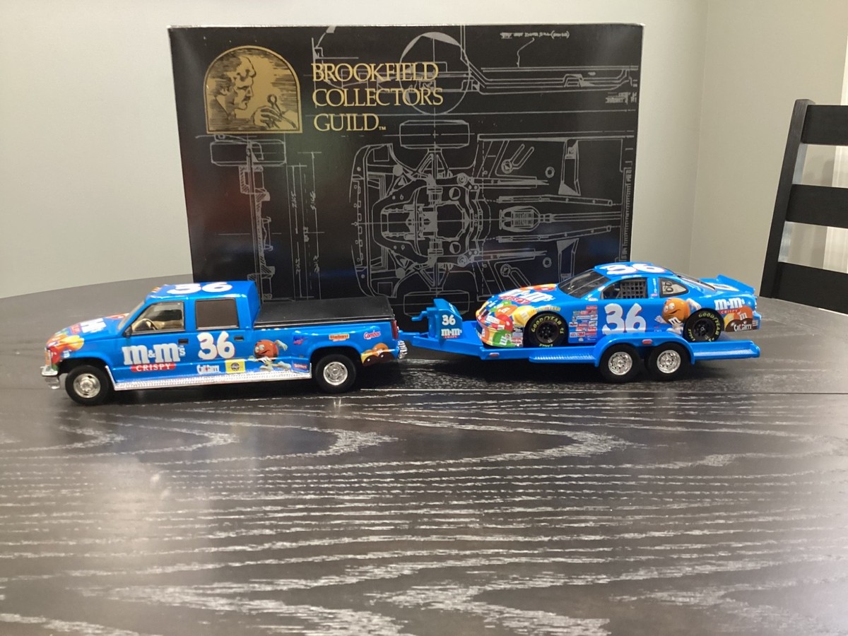 1999 Ernie Irvan Brookfield Collectors Guild NASCAR M&M Crispy Car