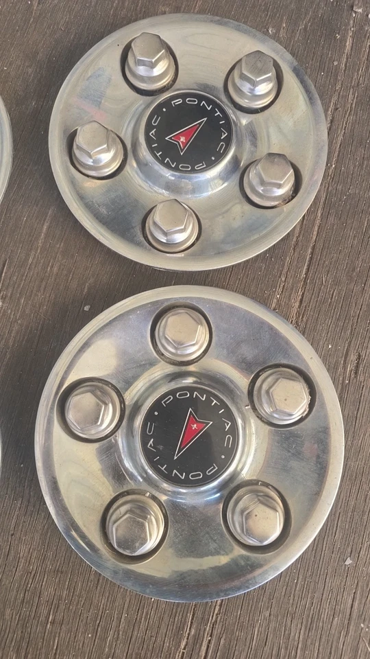4 tapacubos centrales de rueda cromados Pontiac Grand Am OEM 02 03 04 05 9593499 usados  Foto 2 de 4
