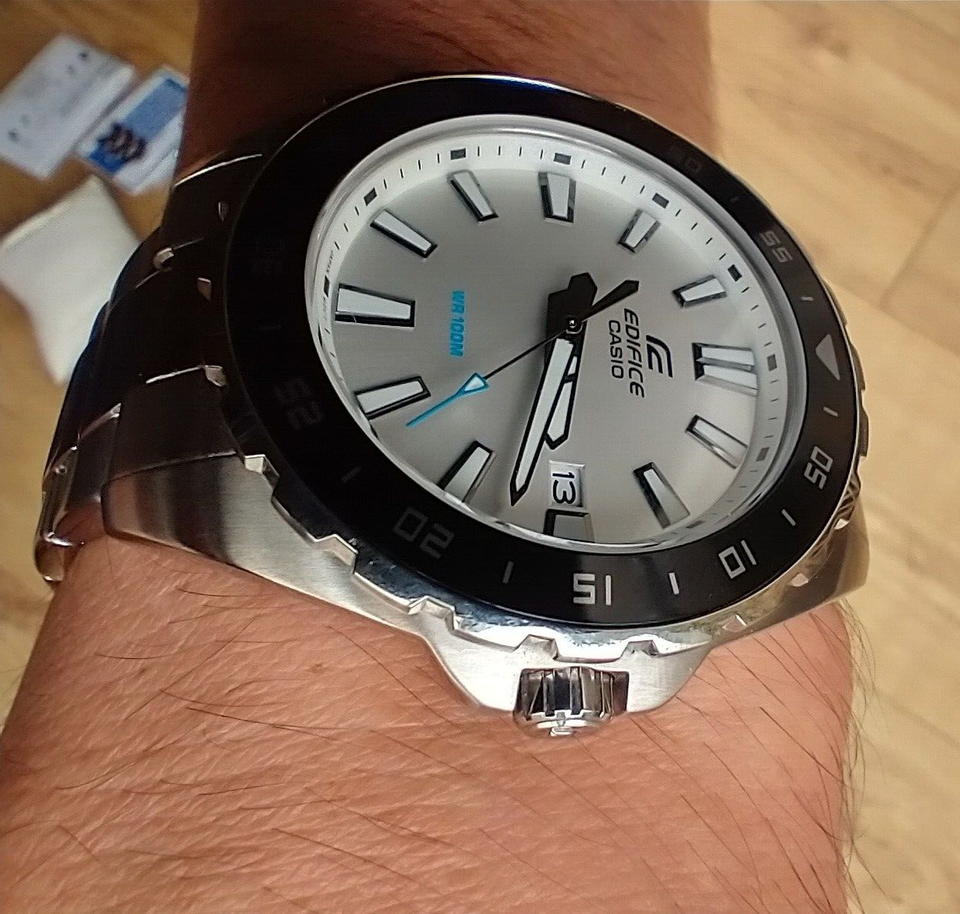 Casio Edifice EFV130D7AVUEF white dial 100m diver style rotating