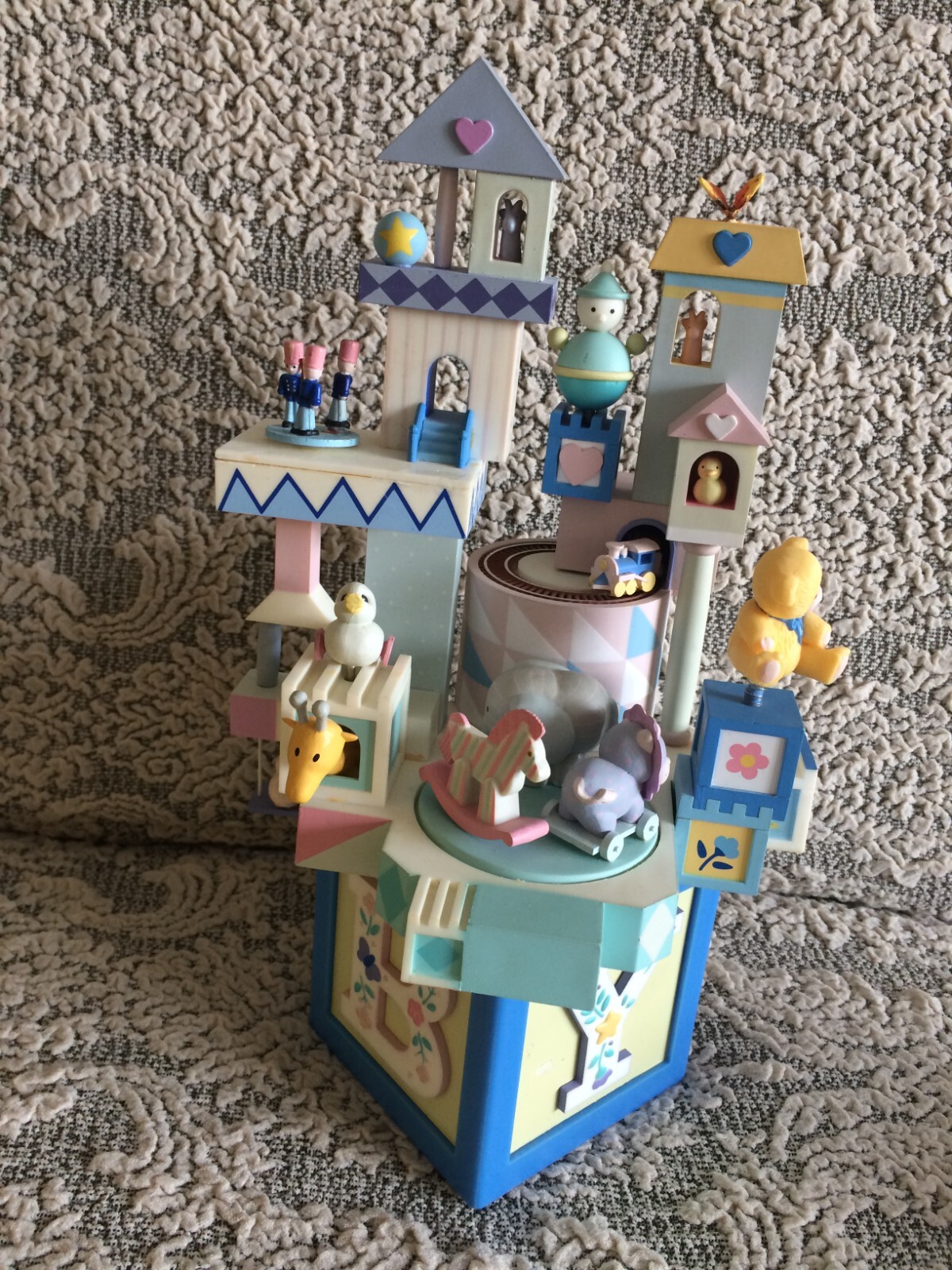 Enesco 1988 TOYLAND Action Musical Box Brahms Lullaby Nursery Baby