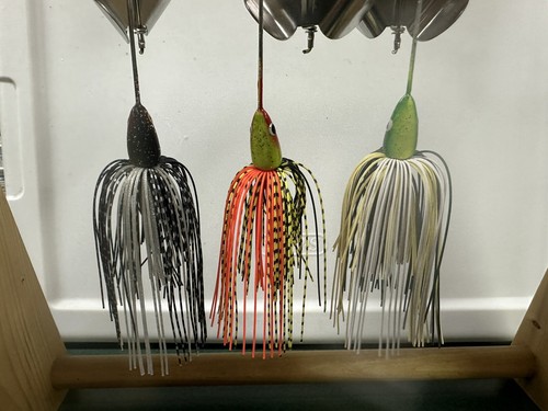 1/2 Ounce Buzz Baits With Clackers. Topwater Bass Pike Muskie