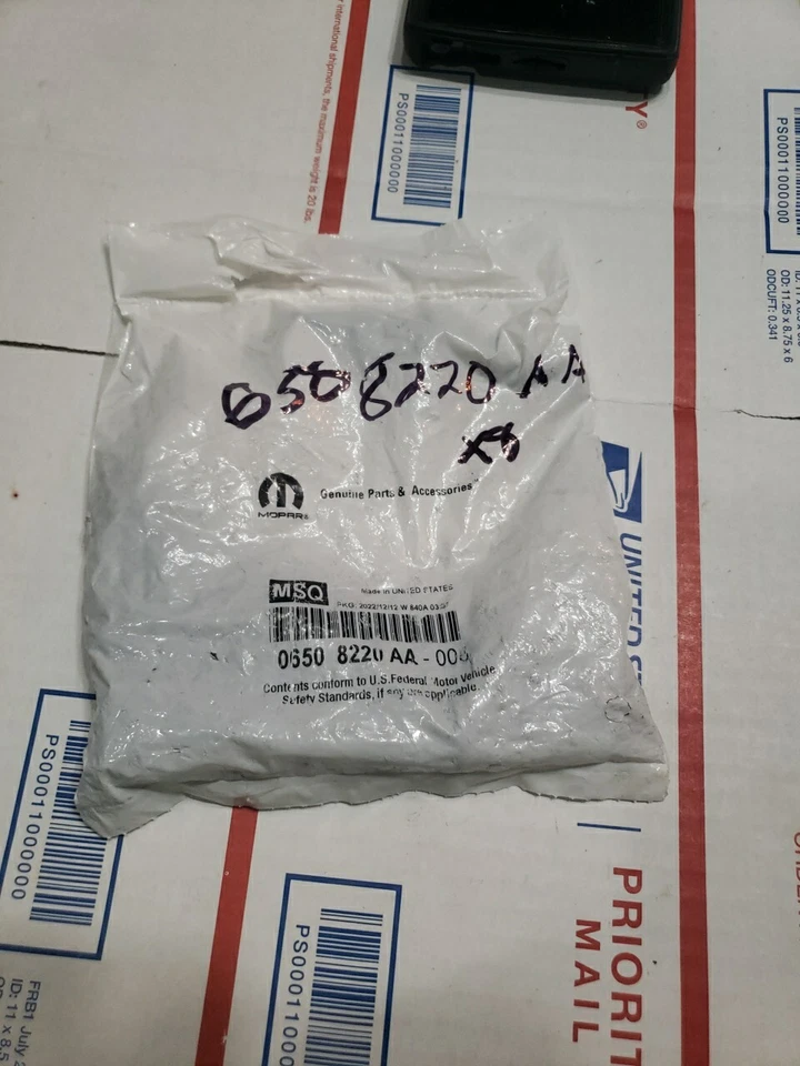 Nuevo Mopar Dodge Jeep 2004-2012 colector de escape montaje perno 6508220AA lote de 8 Foto 2 de 2