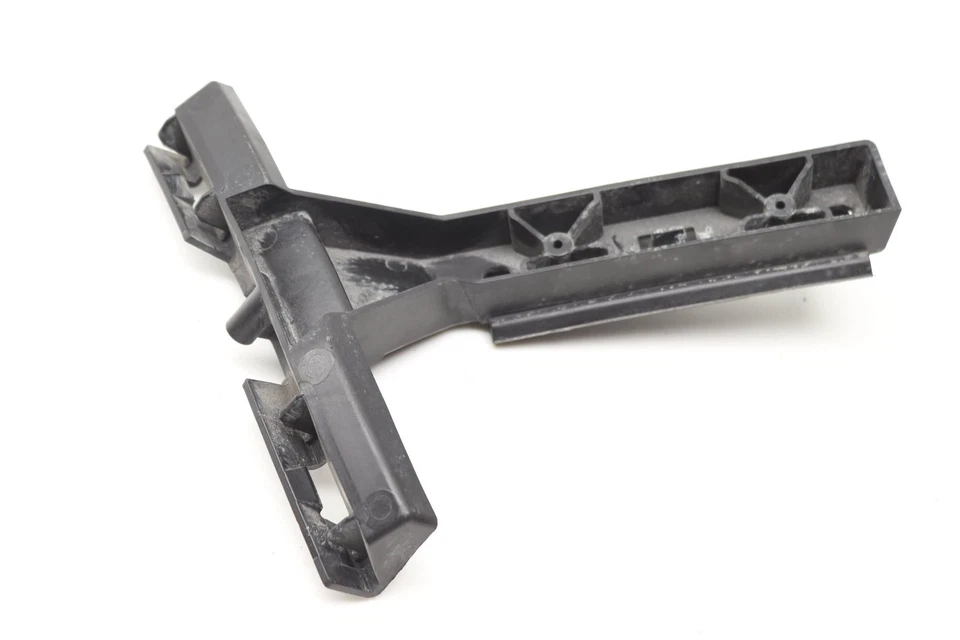 AUDI TT RS QUATTRO 2018-2023 - Soporte de parachoques trasero izquierdo/guía Foto 3 de 4