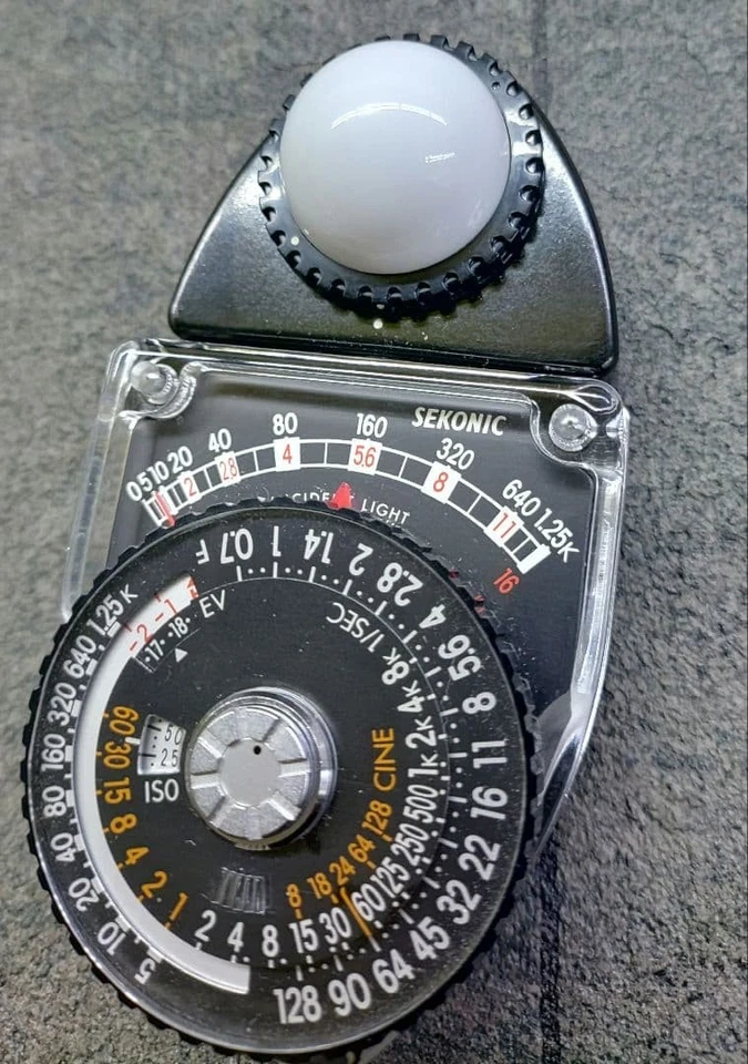 Medidor de incidentes ligeros SEKONIC Studio Deluxe II L-398M usado Foto 4 de 4