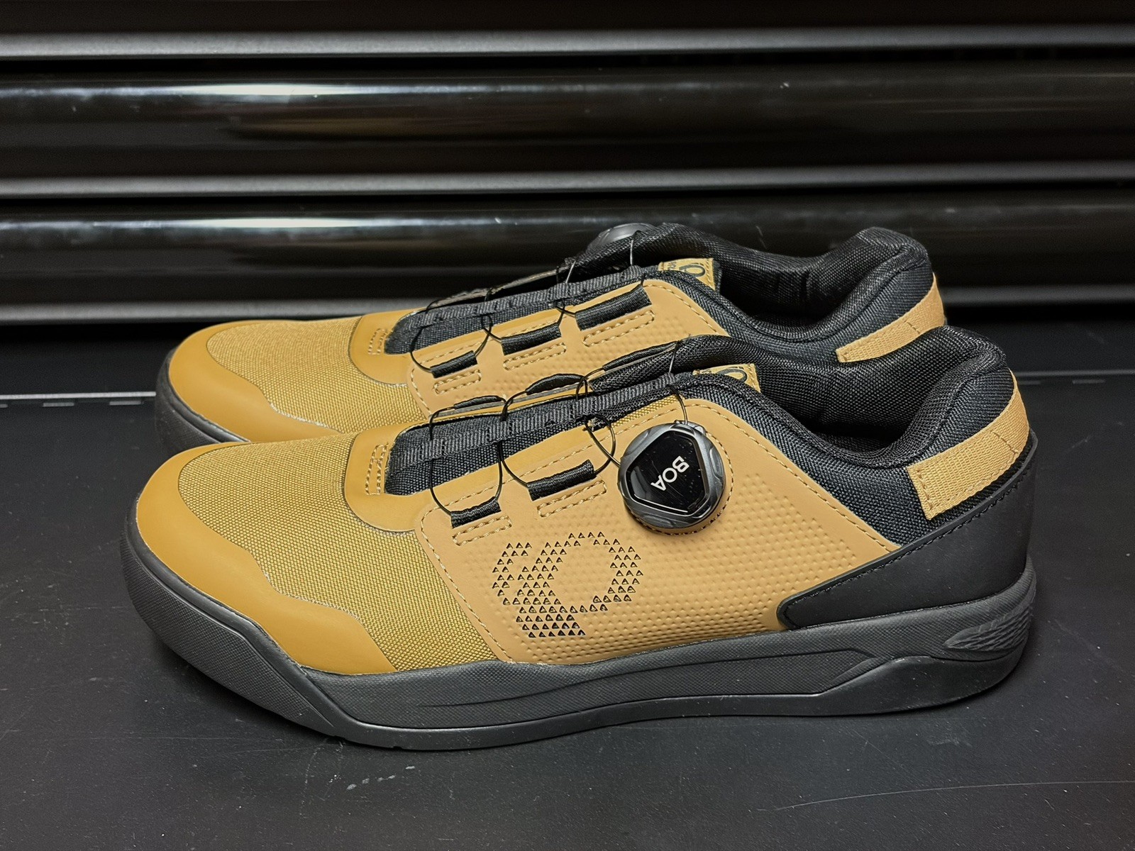 Shoe Eu 40.5  Us 7.5