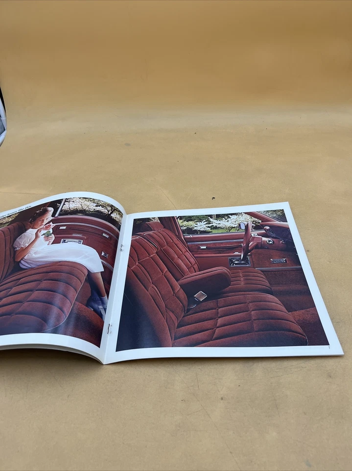 1982 CHEVROLET CAPRICE CLASSIC IMPALA SALES BROCHURE CATALOG BOOKLET - Imagem 4 de 4