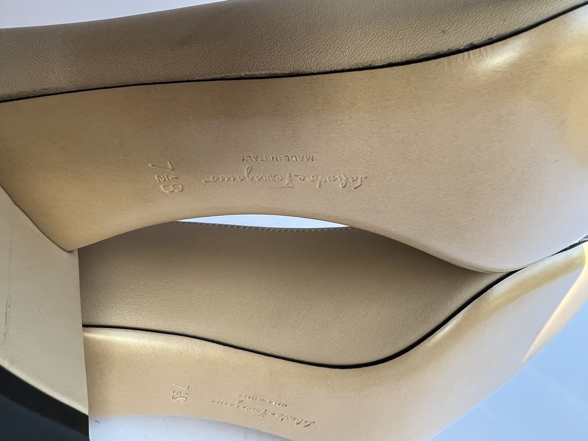 SALVATORE FERRAGAMO Avella Leather Gold Gancini Pump Beige SALVATORE FERRAGAMO Avella Leather Gold Gancini Pump Beige