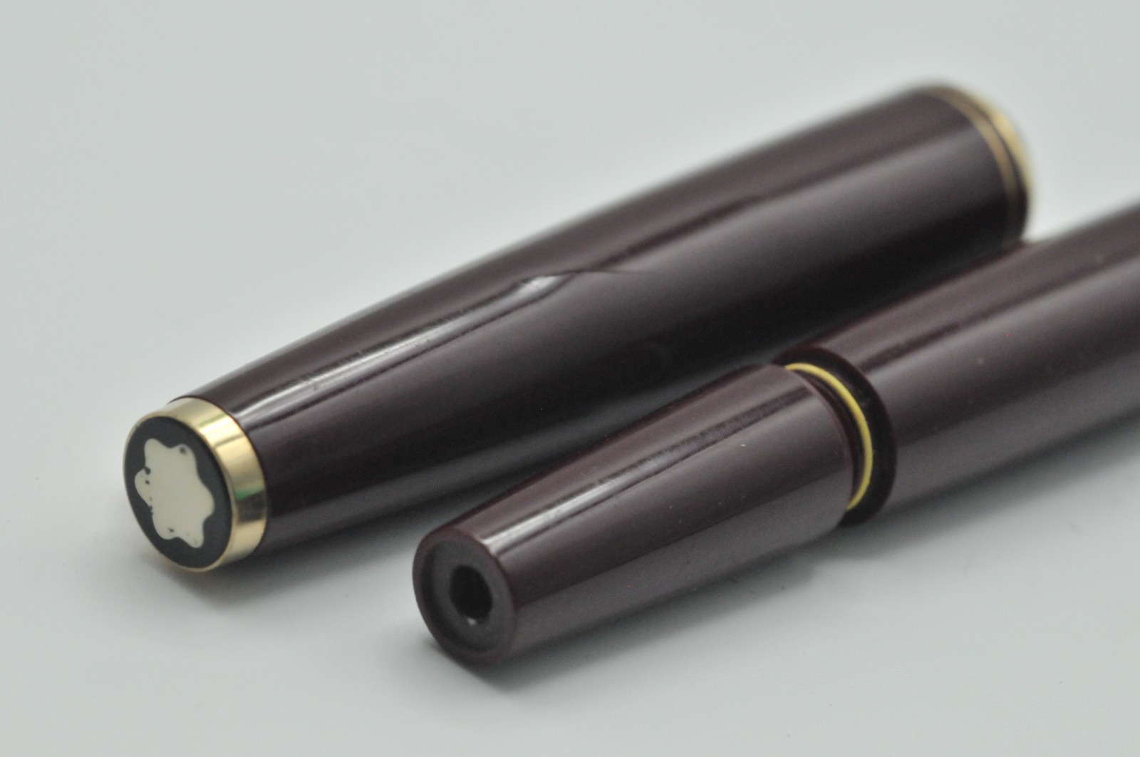 Vintage Montblanc 221 Fountain Pen 14K Fine Nib Borgundy Very Good+ W10010