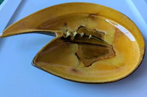 Vintage Royal Haegar 1960s Boomerang Ashtray #1058 Yellow And Brown USA