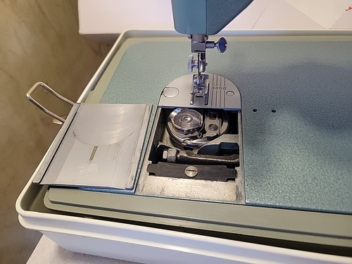 SINGER 327K Turquoise Blue Sewing Machine w/Case & Pedal Professionally Restored - Picture 4 of 7