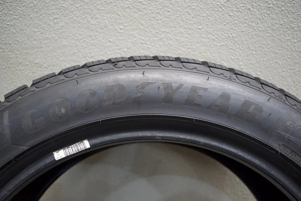 2x Goodyear UltraGrip 8 * 245 45 R18 100H M+S Winterreifen DOT21 7mm S074S - Bild 2 von 4