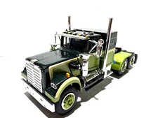 DCP / FIRST GEAR 1/64 SCALE WHITE WESTERN STAR 4900 SMALL BUNK SLEEPER, GREEN