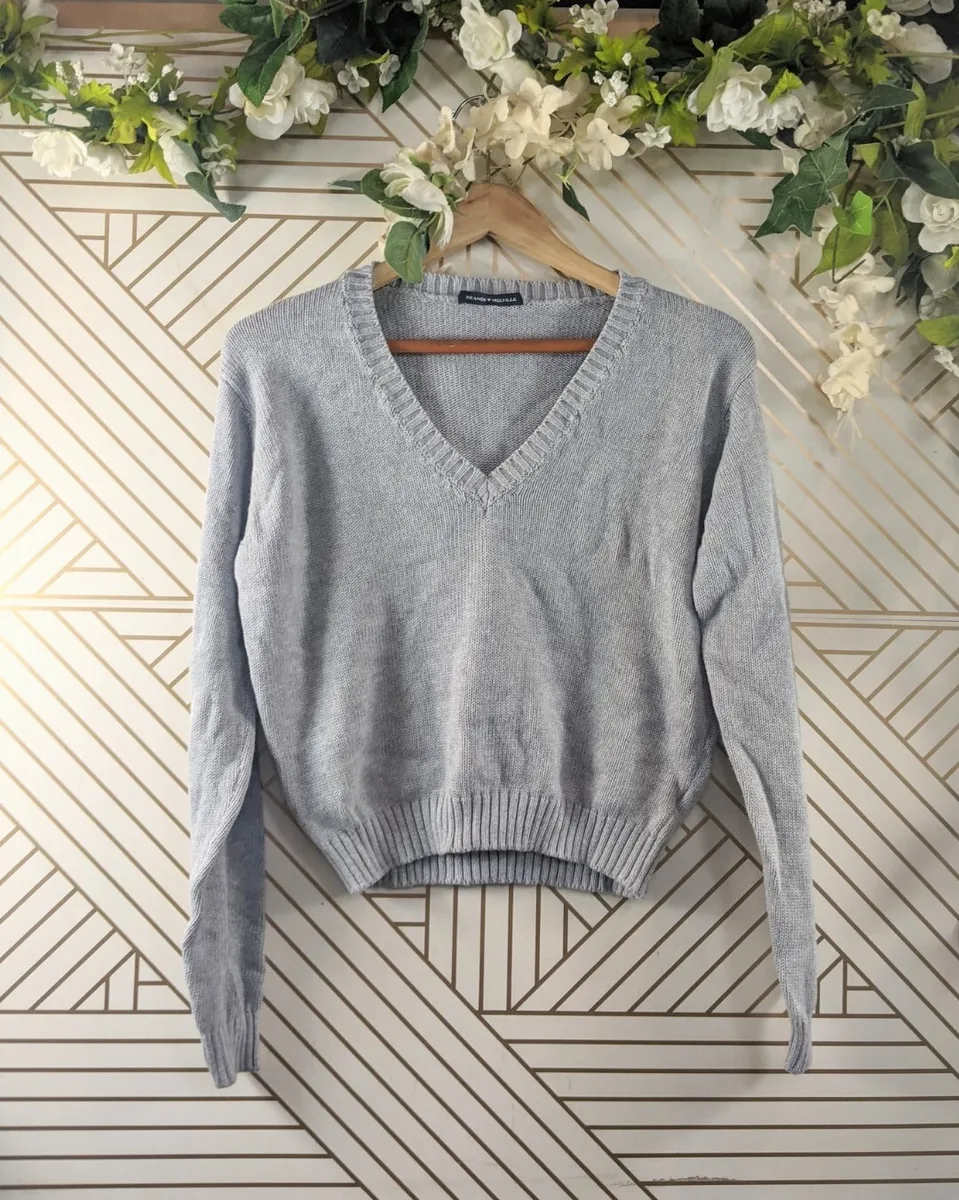 BRANDY MELVILLE Women's Knit Grey Cropped V Neck Sweater Long Sleeve Size  XS/S