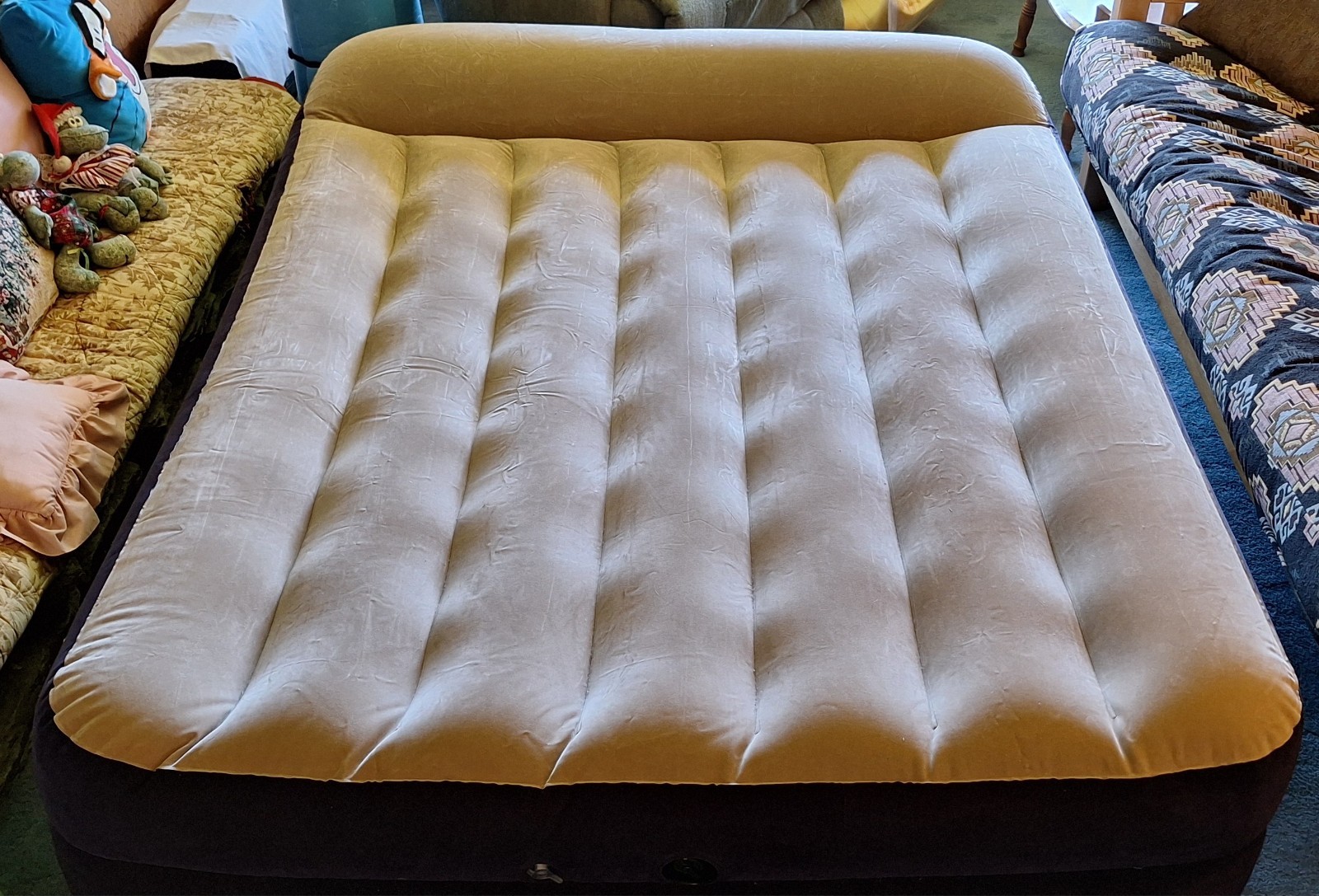 Ozark Trail ~16&Prime; Queen Air Mattress &ndash; Used once&ndash; w/ Ba