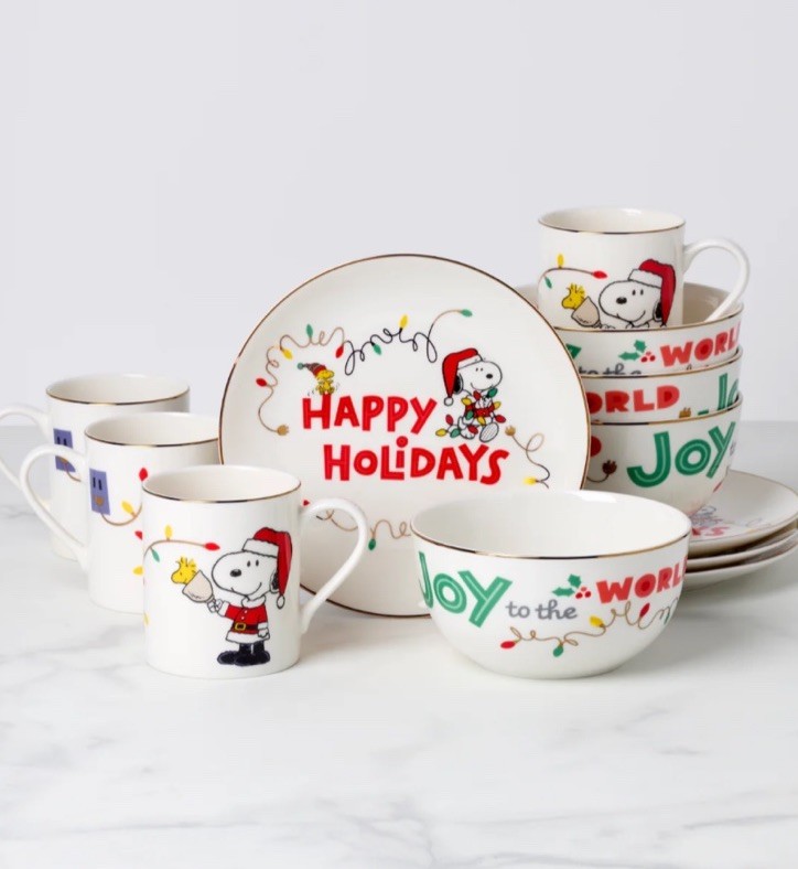 Lenox Snoopy Christmas 12 Piece  Set New In Box $320