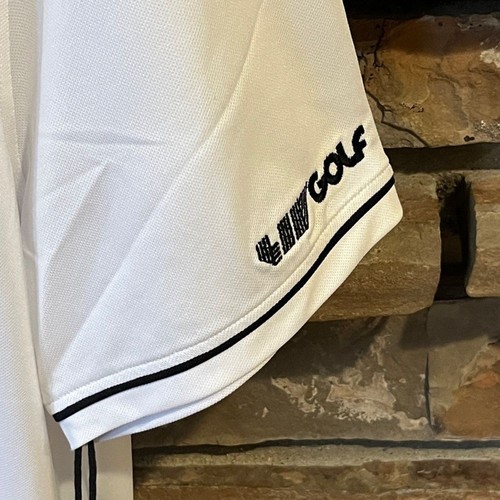 Polo LIV Golf Cleeks Golf Team Blanco con Logo Dorado - Imagen 6 de 11