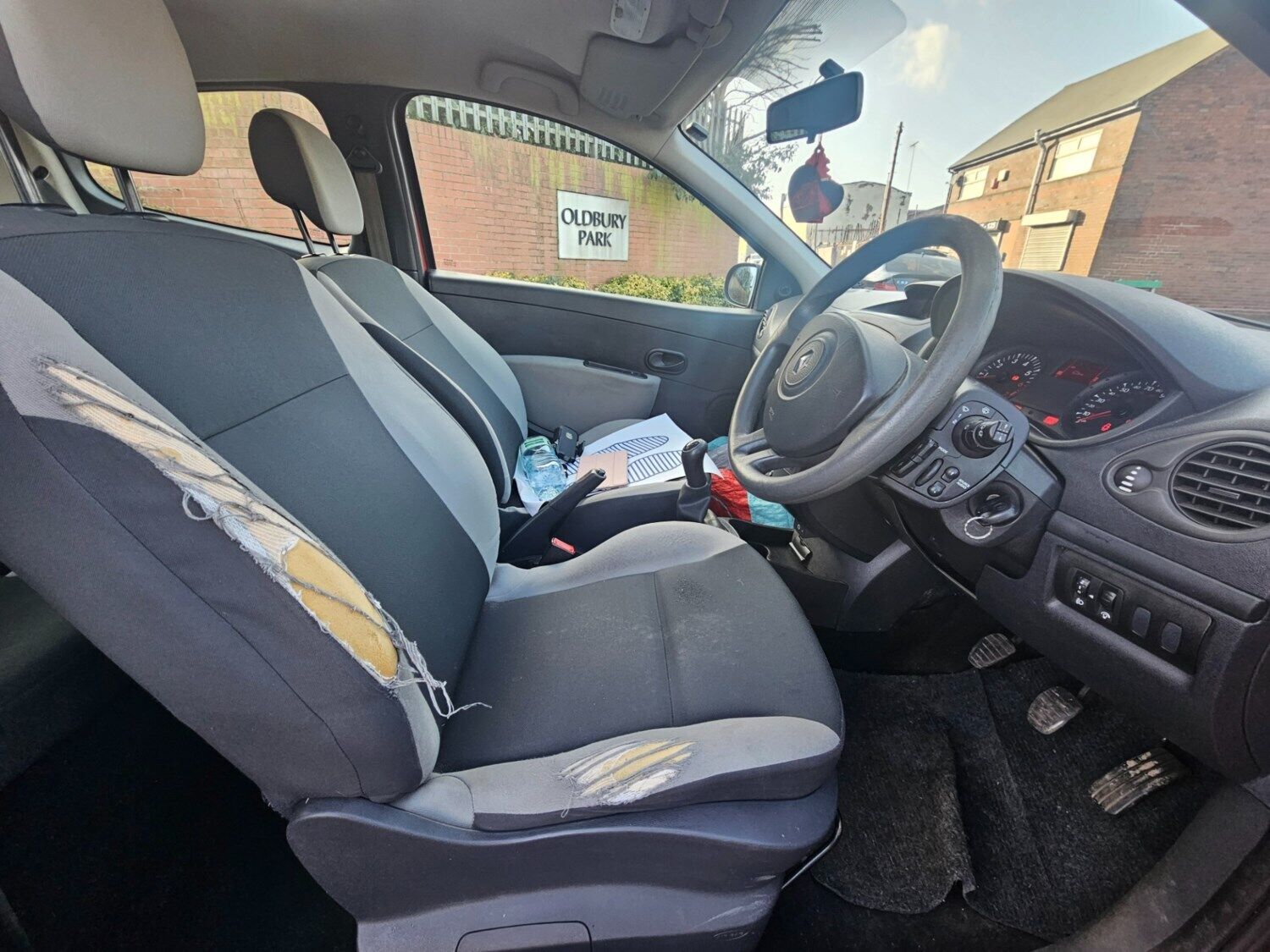 2010 Renault Clio 1.2 16V Extreme 3dr HATCHBACK Petrol Manual - Image 13
