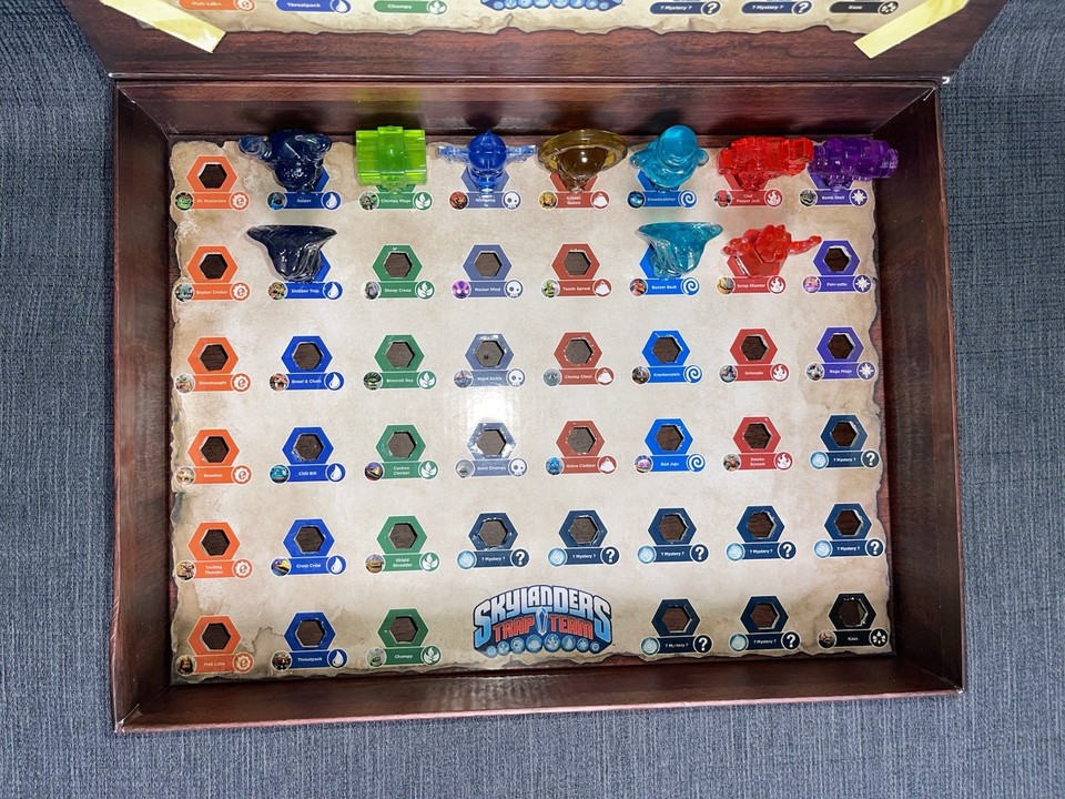 Skylanders Trap Team Lot Of 10 Trap Crystals & Collector Storage Case ...