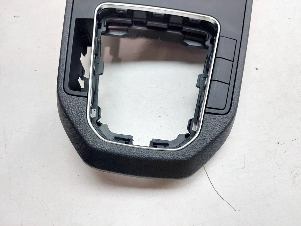 SEAT IBIZA MK5 2021 PALANCA DE CAMBIOS CUBIERTA ENVOLVENTE CONSOLA CENTRAL Foto 3 de 4