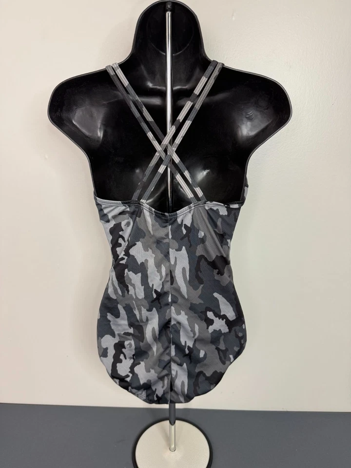 Traje de baño de una pieza Nike camuflado con espalda araña negro gris talla XL Foto 4 de 4