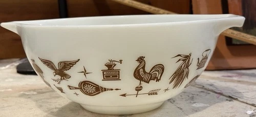 Vintage PYREX Early American Cinderella Mixing Bowl Brown White 443 2.5 Quarts
