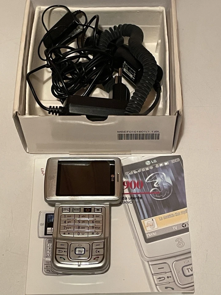 Cellulare vintage LG U900 completo di accessori, scatola e manuale - Immagine 4 di 4