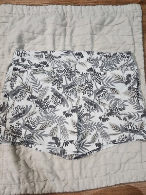 Old Navy Pixie Casual Shorts Women's Size 10 Floral  Leaves Print Ivory Gray  