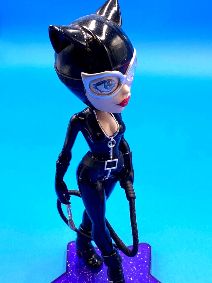 Funko Vinyl Vixens: Classic DC - Catwoman Action Figure - Image 3 of 4
