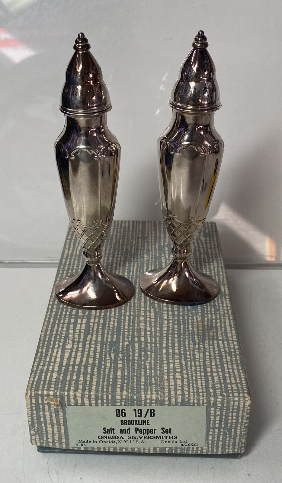 Vintage Oneida Heavy Silverplated Salt and Pepper Shakers In Box Brookline USA eBay