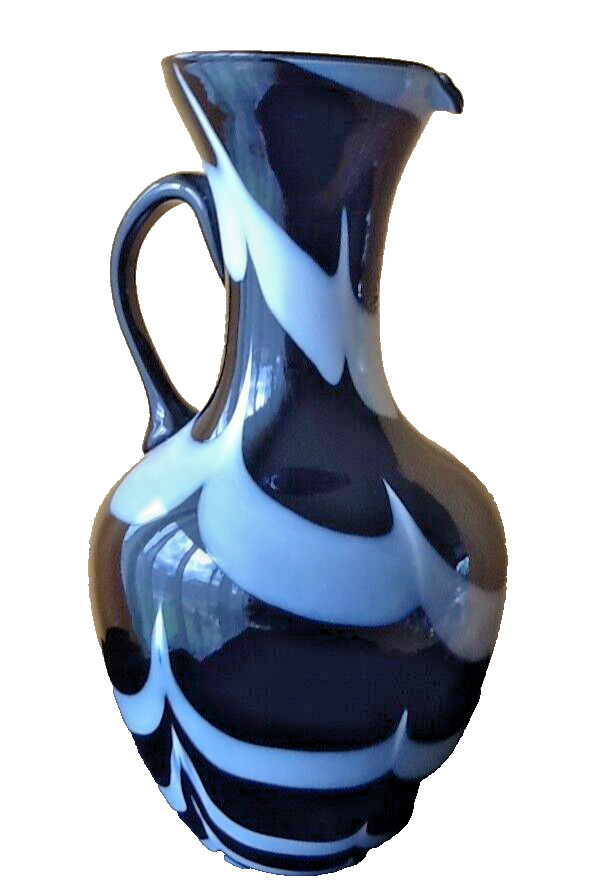 edle Vase Henkelvase Krug Glas Kristallglas schwarz weiß Überfang mundgeblasen