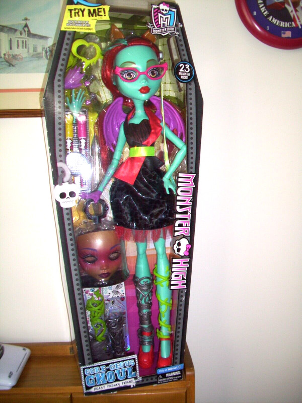 MONSTER HIGH GORE GEOUS GHOUL DOLL NRFB  28 INCHES TALL  FREE SHIPPING
