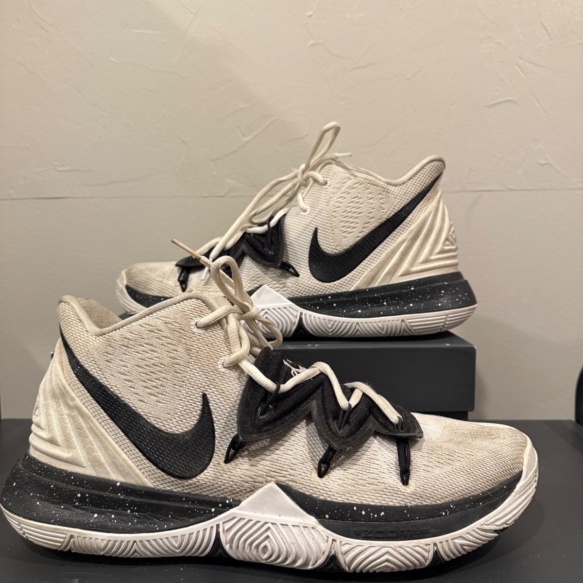 Nike Kyrie 5 Ivory Pale Vanilla Black Basketball Shoes Mens  display picture 1