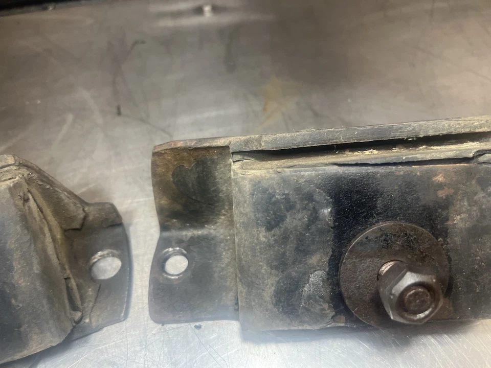 SOPORTES MOTOR FORD BRONCO 66-86 F150 F250 F350 289 302 MOTOR E150 E250 E350 Foto 3 de 4