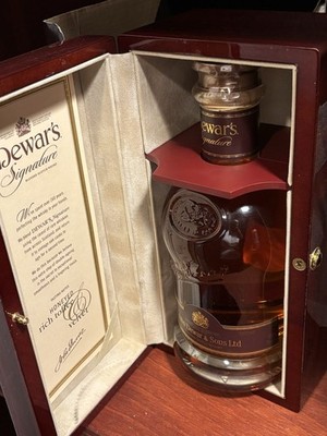 Dewar s Signature Blended Scotch Whisky 40%   in edler roter Holzbox   selten!