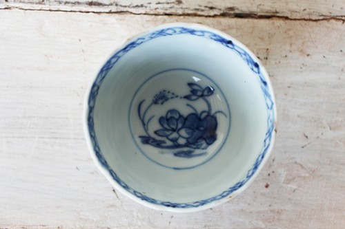 18th Century Qianlong Porcelain Cup depicting Blue Flowers, Chinese Antique - Picture 5 of 10